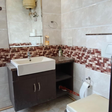 Team Area in 4 BHK Builder Floor at Chattarpur – for Sale
