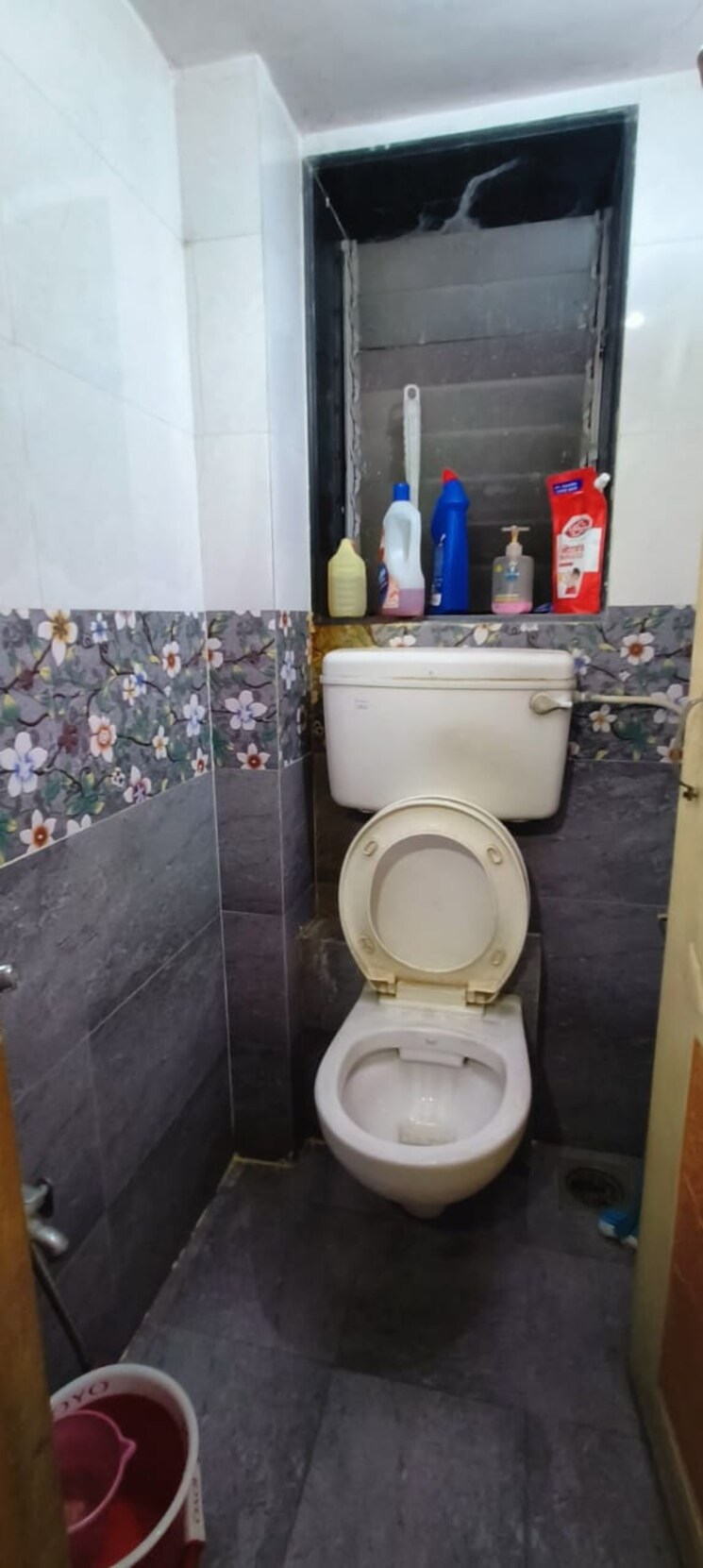 Bathroom, vijay-nagari-chs 1 Bedroom 450 Sq.Ft. Apartment In Vijay Nagari Thane 7694006