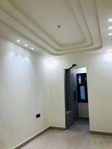Room in 3 BHK Builder Floor at Ashok Vihar – for Sale