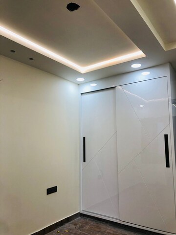 Furnished Amenities in 3 BHK Builder Floor at Ashok Vihar – for Sale