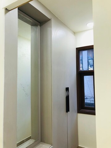 Room in 3 BHK Builder Floor at Ashok Vihar – for Sale