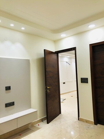 Room in 3 BHK Builder Floor at Ashok Vihar – for Sale