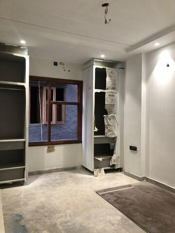 Building Lobby in 3.5 BHK Builder Floor at Pitampura – for Sale