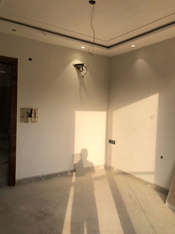 Room in 3.5 BHK Builder Floor at Pitampura – for Sale