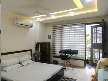 Living Room in 3.5 BHK Builder Floor at Pitampura – for Sale