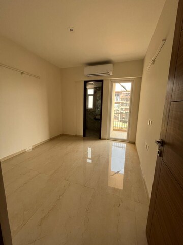 Room in 2.5 BHK Builder Floor at Smart World Gems, Sector 89 – for Sale
