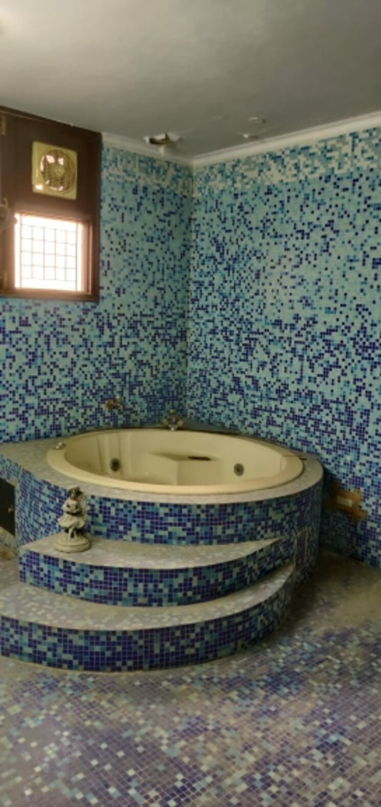 Bathroom, s-s-southend 3.5 Bedroom 311 Sq.Yd. Builder Floor In Sector 49 Gurgaon 7694586