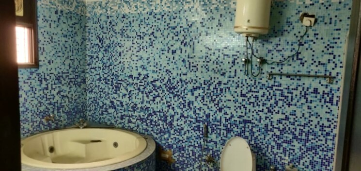 Bathroom, s-s-southend 3.5 Bedroom 311 Sq.Yd. Builder Floor In Sector 49 Gurgaon 7694586