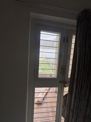 Room in 3 BHK Apartment at Keystone Oxy Eterno, Dhanori – for Rent