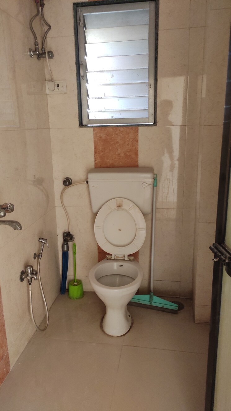 Bathroom, mohini-grace-chs 2 Bedroom 665 Sq.Ft. Apartment In Andheri West Mumbai 7695552