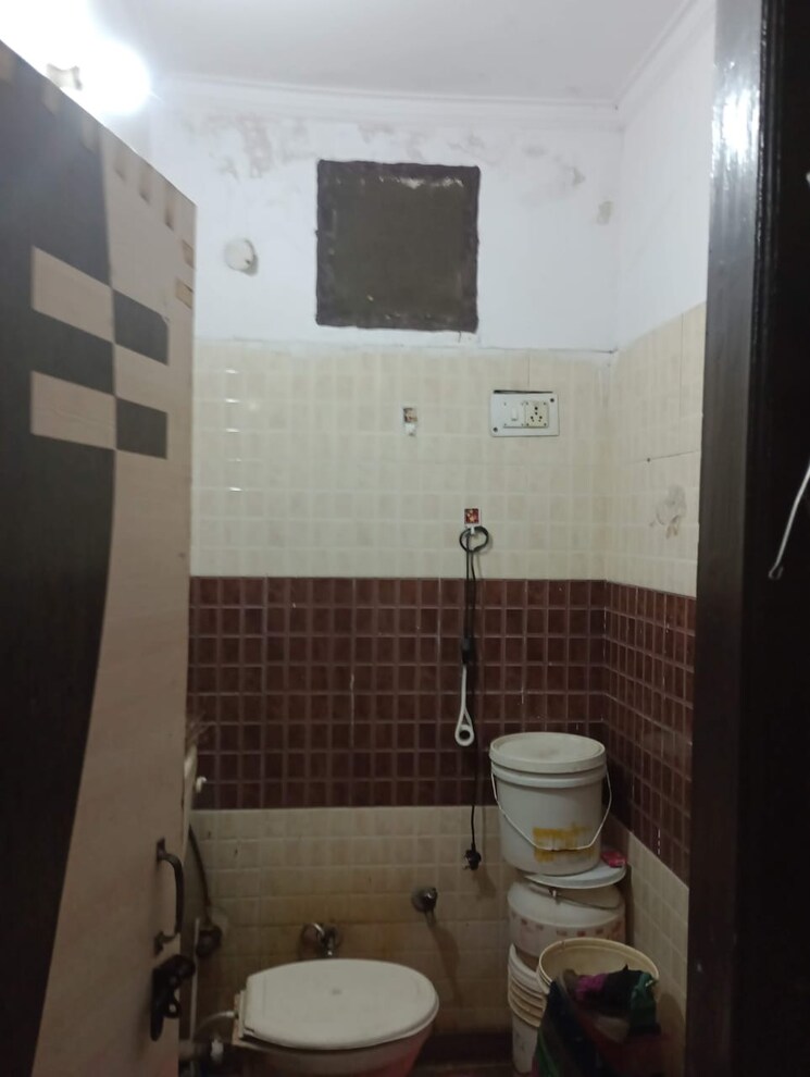Bathroom, uttam nagar 1 Bedroom 45 Sq.Yd. Builder Floor In Uttam Nagar Delhi 7696012