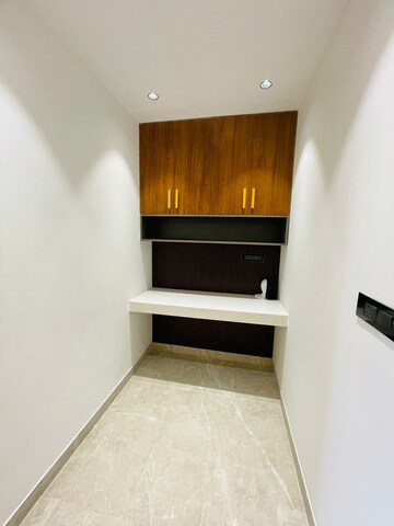 Furnished Amenities in 3 BHK Builder Floor at Sector 63a – for Sale