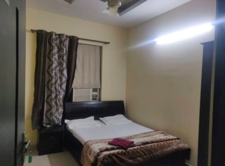 Room, sector 26 Pg For Girls In Sector 26 7696104