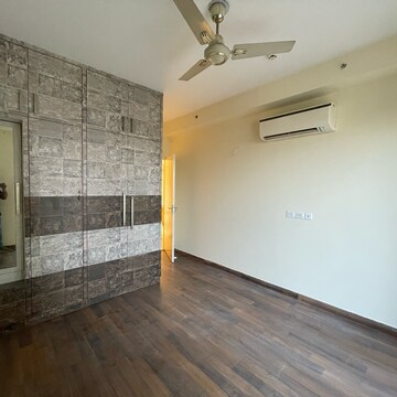 Room in 3 BHK Apartment at Conscient Heritage Max, Sector 102 – for Sale