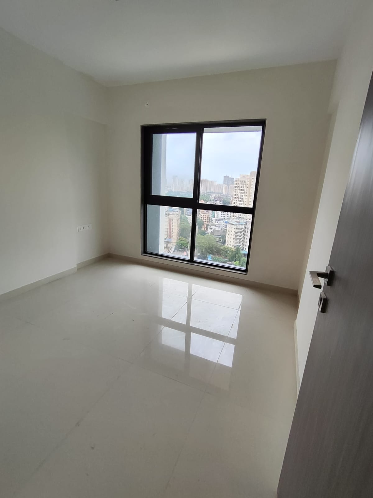 Rental 2 Bedroom 950 Sq.Ft. Apartment in Kolbad Thane 7696544