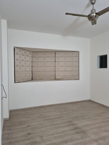 Room in 2 BHK Apartment at Pyramid Square 70A, Sector 70a – for Sale