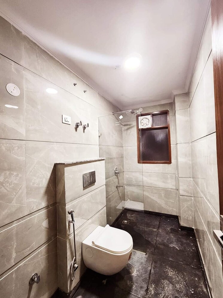 Bathroom, chattarpur 3 Bedroom 1250 Sq.Ft. Builder Floor In Chattarpur Delhi 7696857