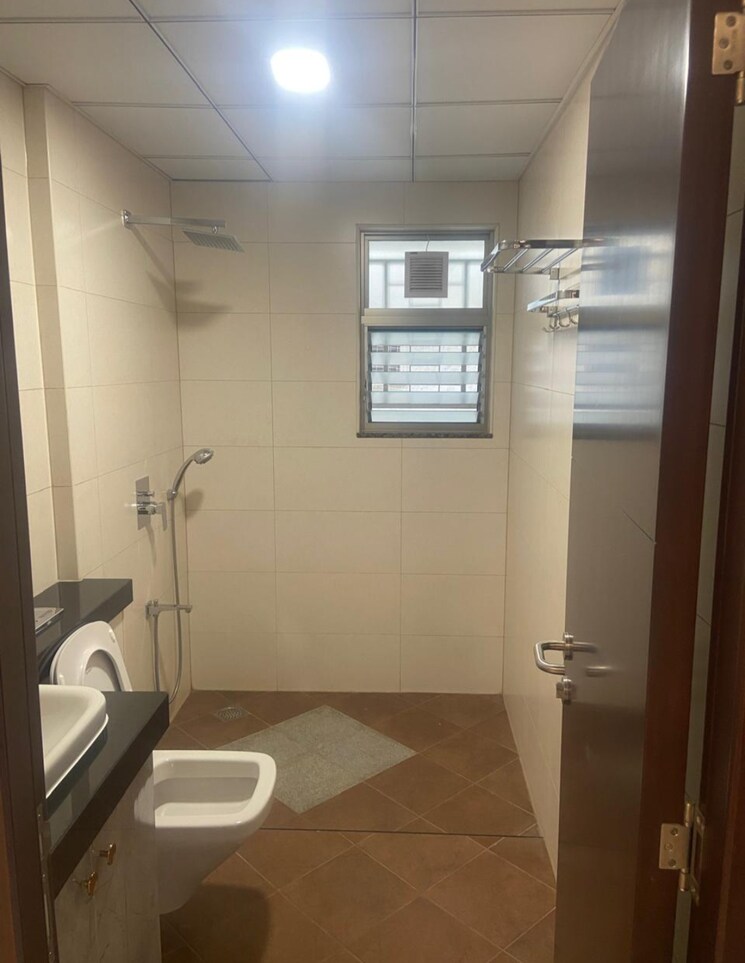 Bathroom, bearys-haudin-heights 3 Bedroom 2200 Sq.Ft. Apartment In Halasuru Bangalore 7696867