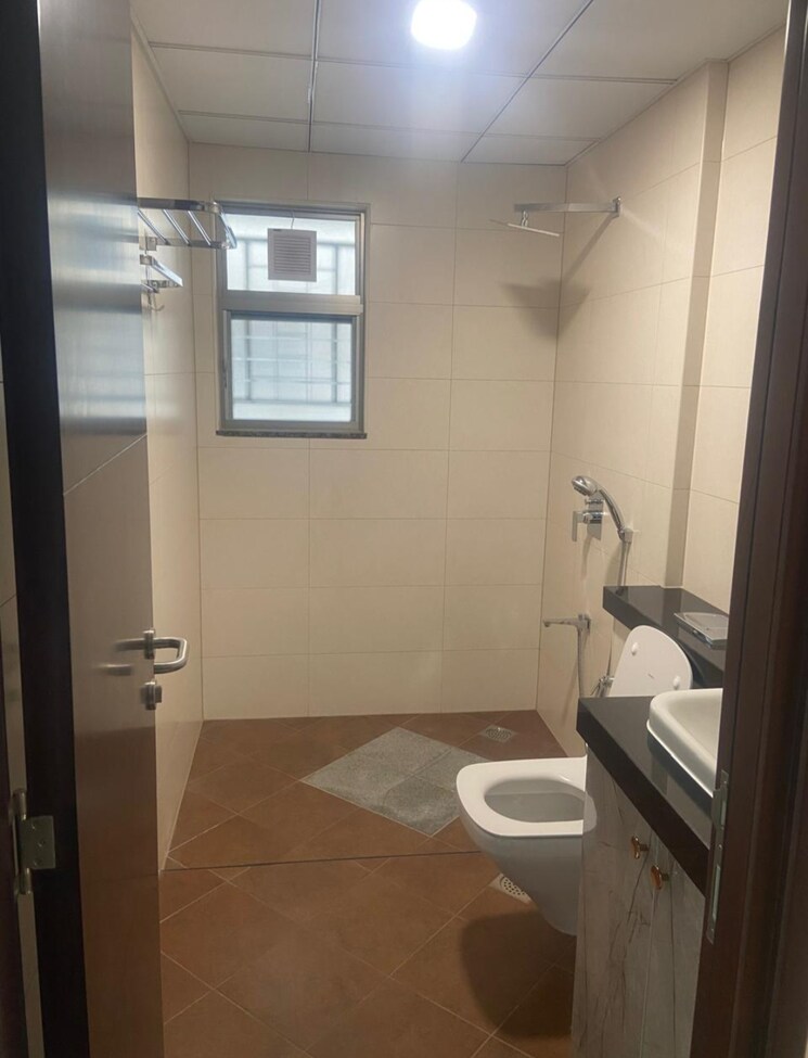 Bathroom, bearys-haudin-heights 3 Bedroom 2200 Sq.Ft. Apartment In Halasuru Bangalore 7696867