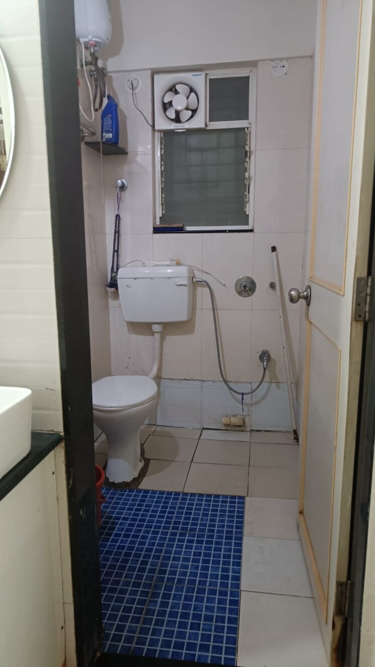 Bathroom, tulshibaugwale-colony 2 Bedroom 850 Sq.Ft. Apartment In Sahakar Nagar Pune 7696921