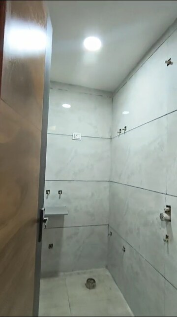 Furnished Amenities in 2 BHK Builder Floor at Dwarka Mor – for Sale