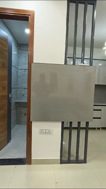 Furnished Amenities in 2 BHK Builder Floor at Dwarka Mor – for Sale