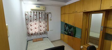Room in 4 BHK Apartment at Samarth Nagar – for Rent