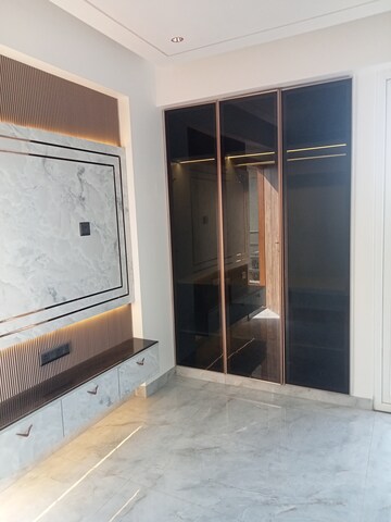 Room in 3 BHK Apartment at Sector 18, Dwarka – for Sale