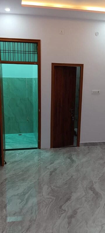 Room in 3 BHK Independent House at Jankipuram – for Sale