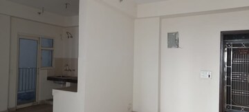 Room in 2.5 BHK Apartment at Panchsheel Greens, Sector 16 Greater Noida – for Sale
