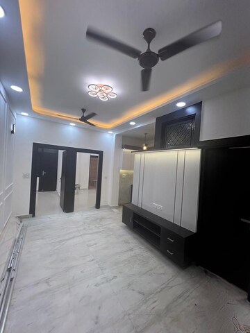 Room in 4 BHK Builder Floor at Shakti Khand Iii – for Sale