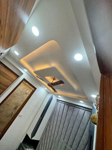Furnished Amenities in 3 BHK Builder Floor at Mahavir Enclave 1 – for Sale