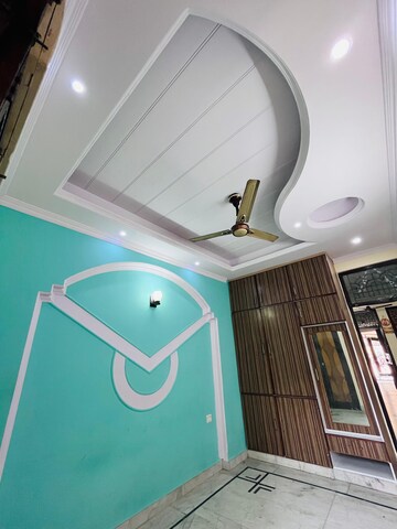 रेसिडेंशियल घर वर्ग फुट फॉर रेंट इन इंद्रपुरम ग़ाज़ियाबाद  7698298