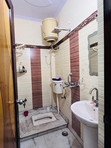 रेसिडेंशियल घर वर्ग फुट फॉर रेंट इन इंद्रपुरम ग़ाज़ियाबाद  7698298