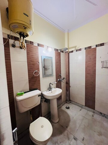 रेसिडेंशियल घर वर्ग फुट फॉर रेंट इन इंद्रपुरम ग़ाज़ियाबाद  7698298