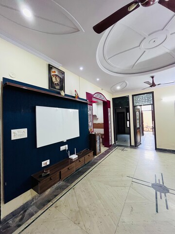 रेसिडेंशियल घर वर्ग फुट फॉर रेंट इन इंद्रपुरम ग़ाज़ियाबाद  7698298