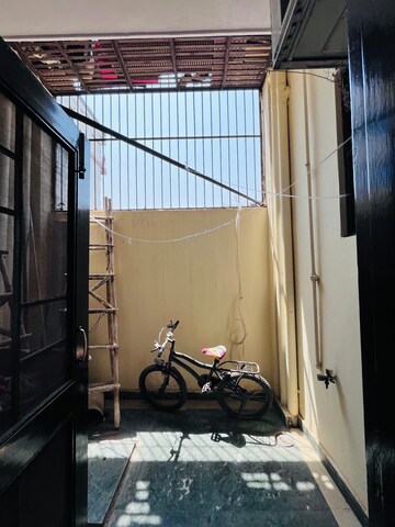 रेसिडेंशियल घर वर्ग फुट फॉर रेंट इन इंद्रपुरम ग़ाज़ियाबाद  7698298