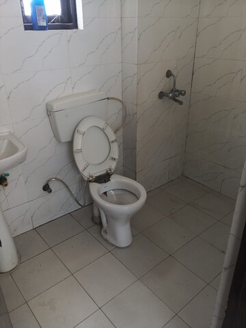 Bathroom in 3 BHK Apartment at Amolik Heights, Sector 88 – for Sale