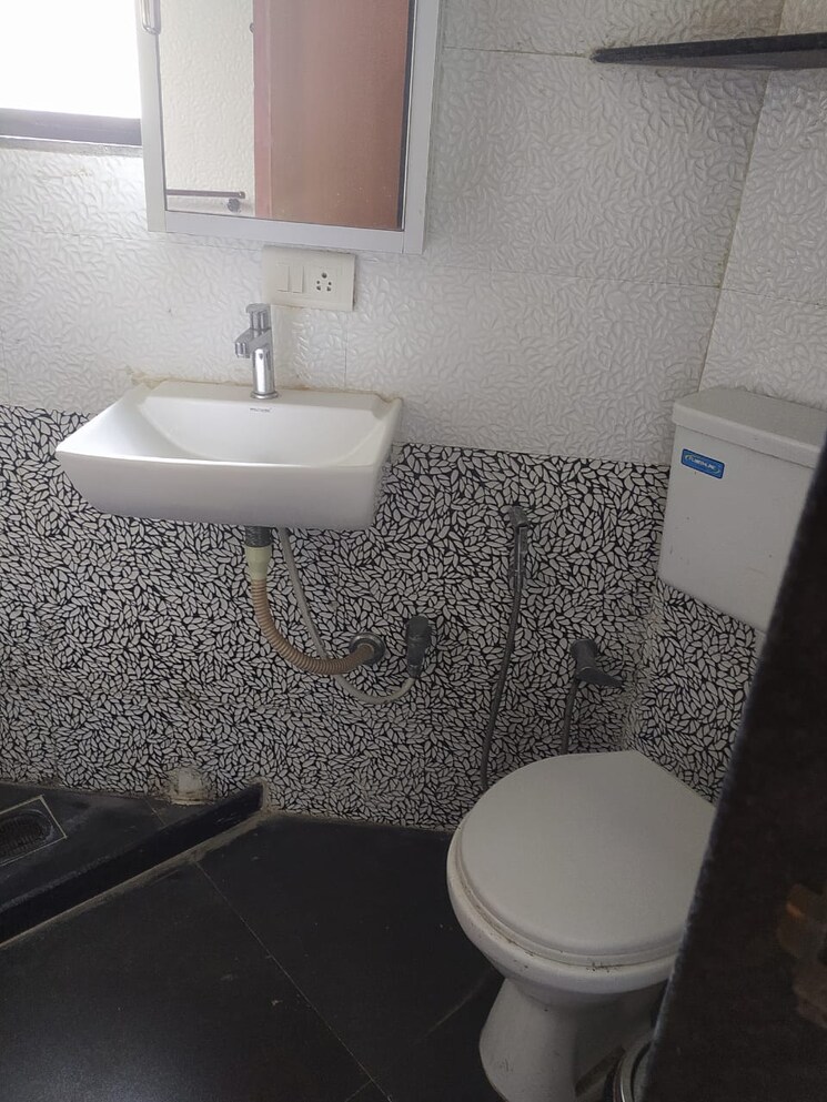 Bathroom, sunita-nivas 2 Bedroom 1150 Sq.Ft. Apartment In Santacruz West Mumbai 7698529