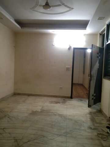 Room in 2 BHK Builder Floor at Chattarpur – for Rent