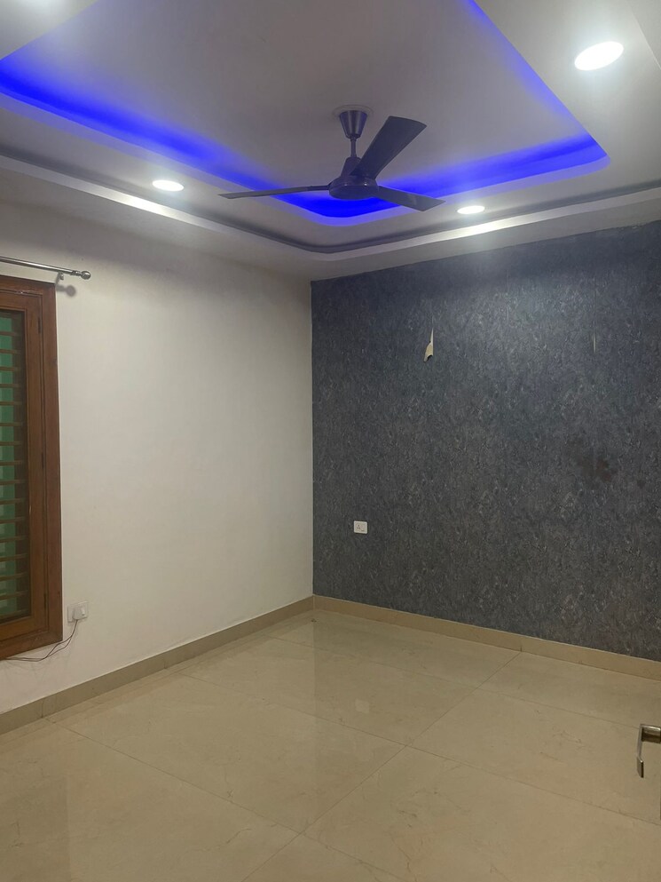 Room, sector 19 4 Bedroom 350 Sq.Yd. Builder Floor In Sector 19 Faridabad 7698564