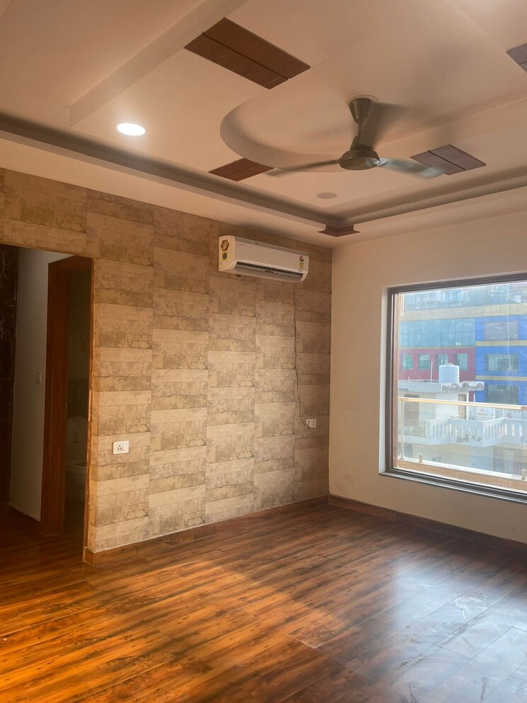 Room, sector 19 4 Bedroom 350 Sq.Yd. Builder Floor In Sector 19 Faridabad 7698564