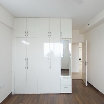 Room in 3 BHK Apartment at Conscient Heritage Max, Sector 102 – for Sale
