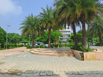 Swimming Pool in 3.5 BHK Builder Floor at BPTP Amstoria, Sector 102 – for Sale