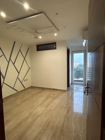 Room in 3.5 BHK Builder Floor at Smart World Gems, Sector 89 – for Sale