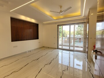 Room in 5 BHK Builder Floor at Palam Vihar – for Sale