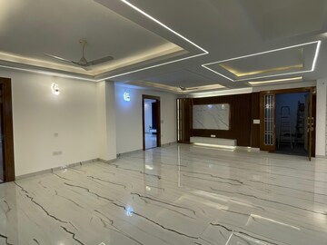 Room in 5 BHK Builder Floor at Palam Vihar – for Sale