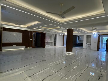 Parking in 5 BHK Builder Floor at Palam Vihar – for Sale