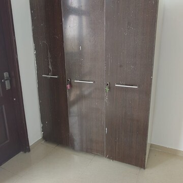 Room in 3 BHK Apartment at Omaxe R2, Sarsawan – for Sale