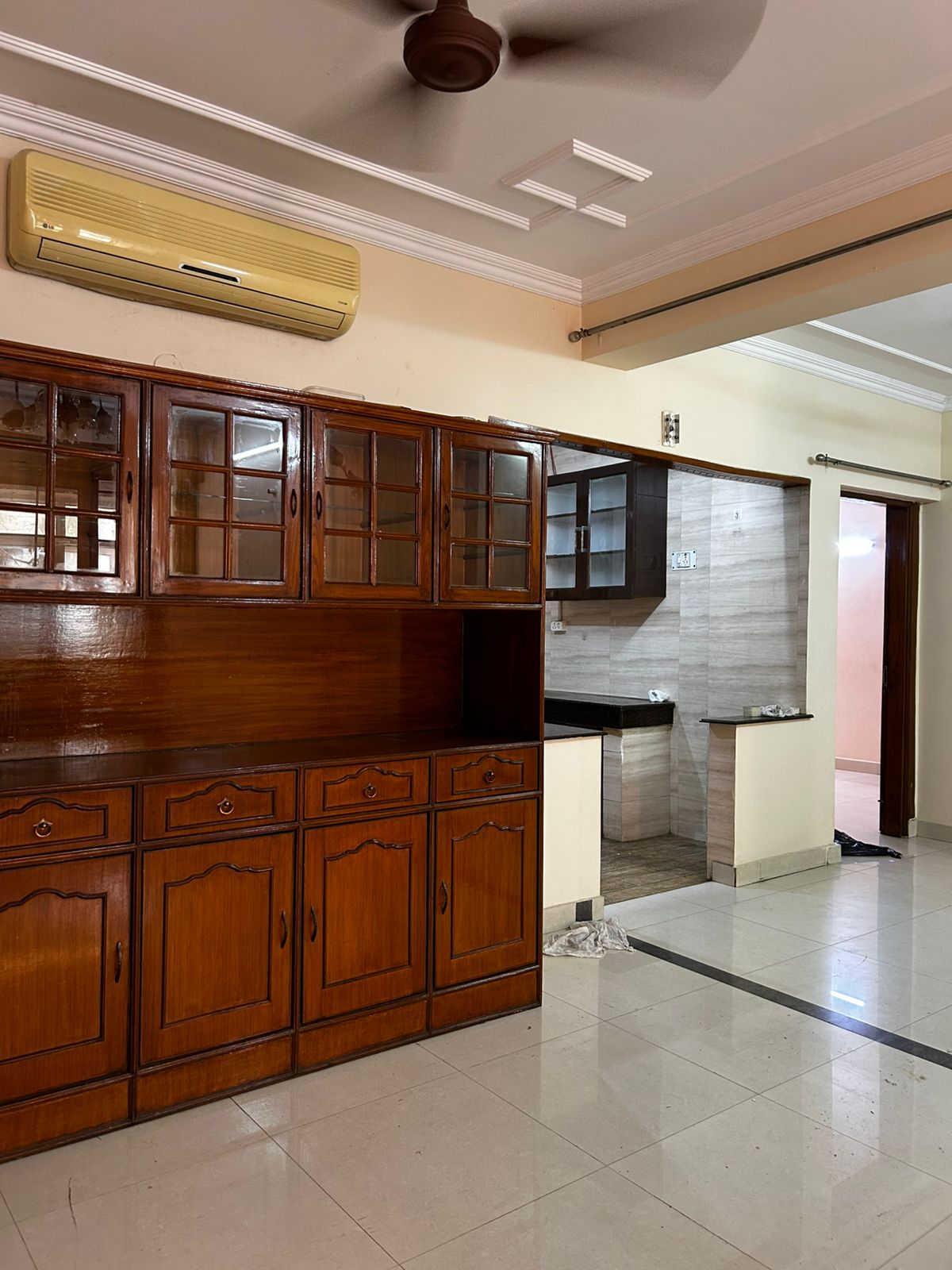 Resale 3 Bedroom 1350 Sq.Ft. Apartment in Engineers Estate, Ip